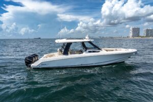 2023 Boston Whaler 350 Realm for sale - photo 2