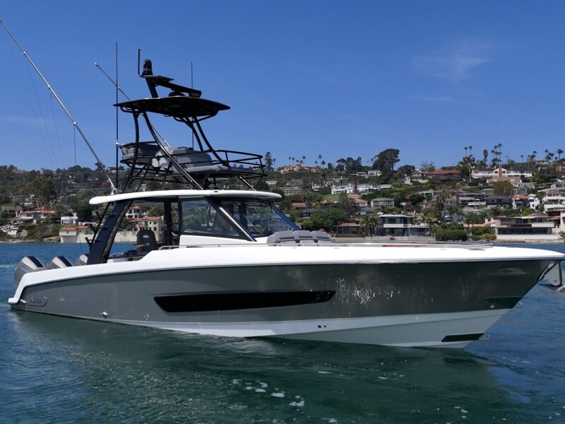 2023 Boston Whaler 420 Outrage