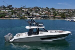 2023 Boston Whaler 420 Outrage for sale - photo 6