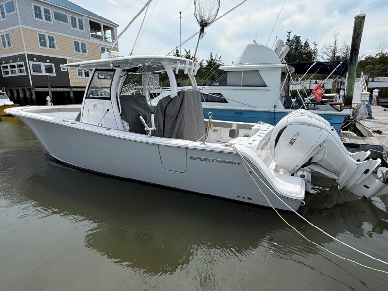 2023 Sportsman Open 302 Center Console