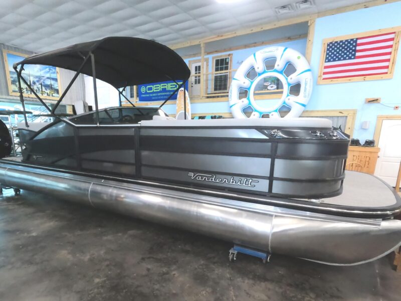 2023 Vanderbilt 700T