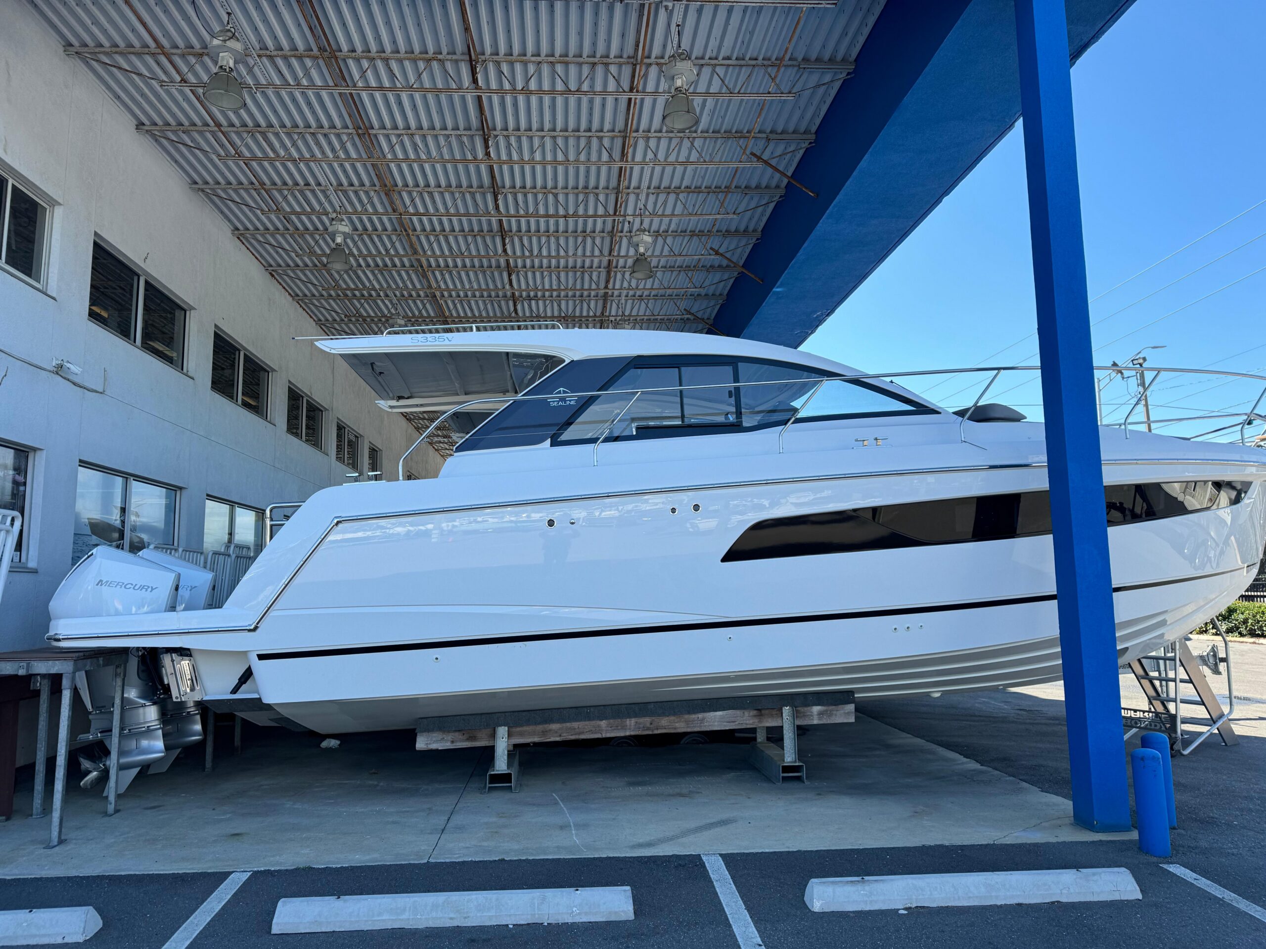 2024 Sealine S335V for sale