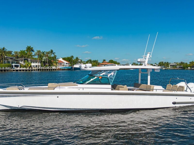 2025 Axopar 37 Sun-Top