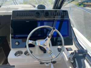 2025 Boston Whaler 325 Conquest for sale - photo 6