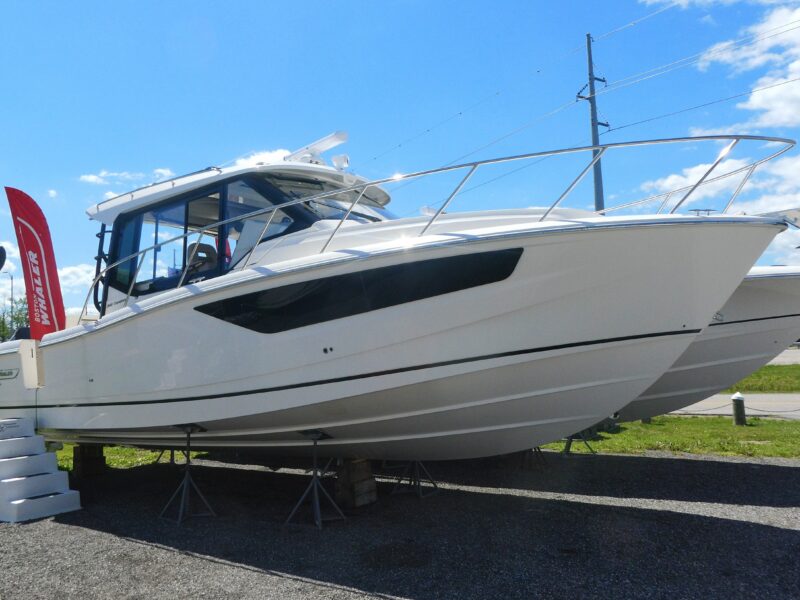 2025 Boston Whaler 365 Conquest