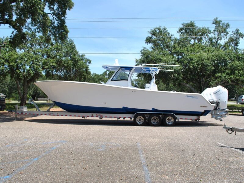 2025 Front Runner 39 Center Console