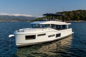 2027 Beneteau Grand Trawler 63 for sale - photo 2