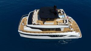 2027 Lazzara LPC 300 for sale - photo 4