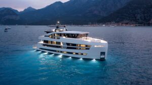 2027 Lazzara UHV 90 for sale