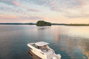 2027 Sea Ray Sundancer 320 Outboard for sale - photo 4